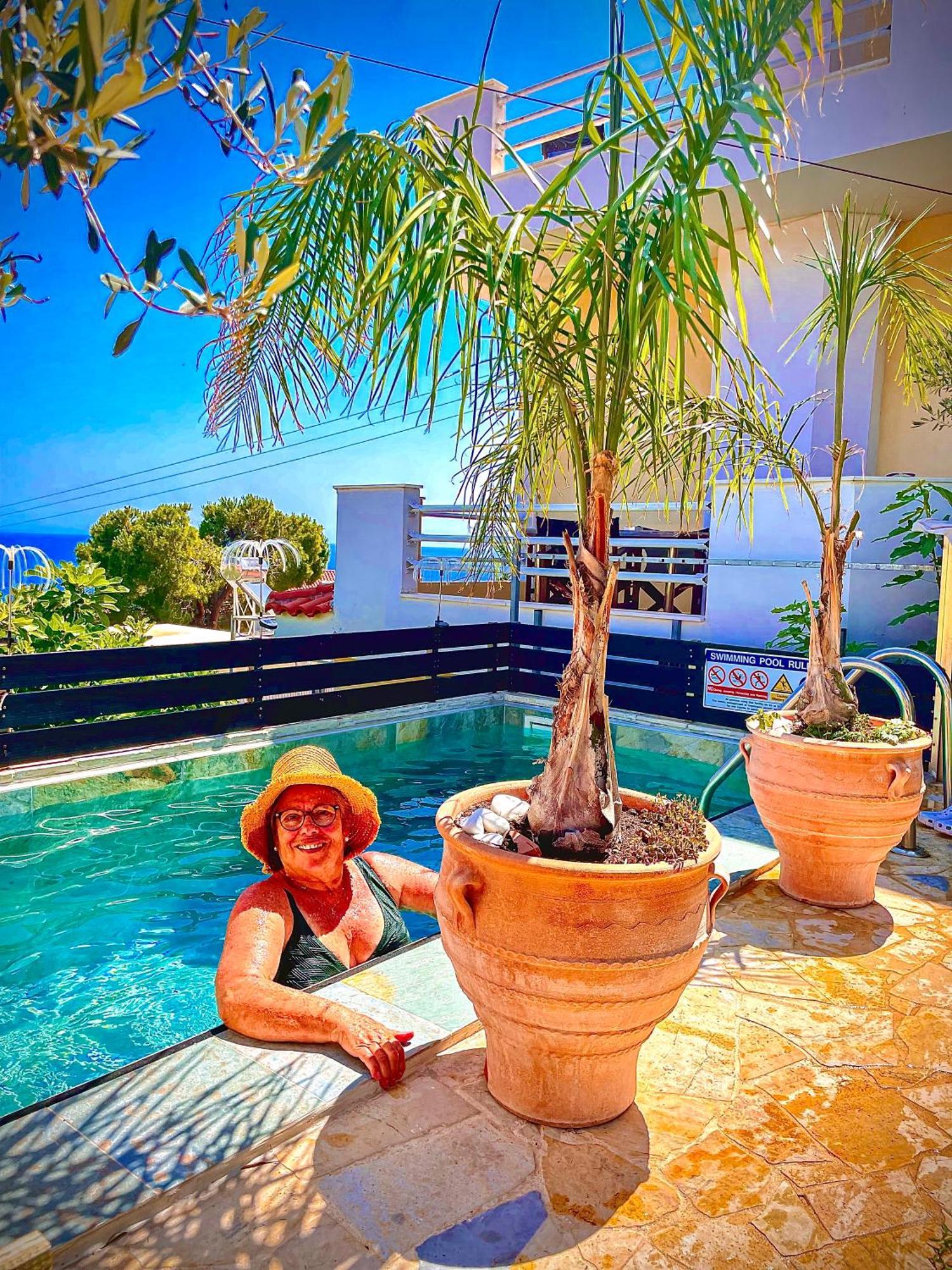 Odysseas Art Villa Poros  Buitenkant foto